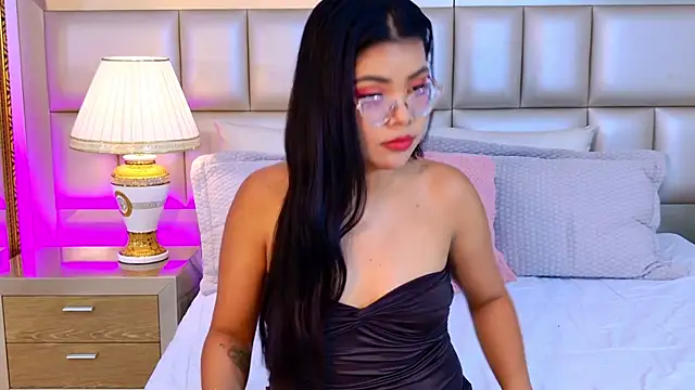 Snapshot of AliceLavenders chatting on July 28, 2026, 6:53 pm AliceLavenders online show from July 28, 2026, 6:53 pm