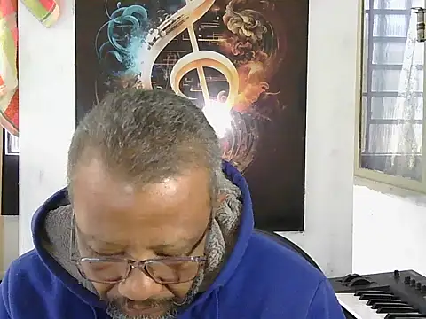 Snapshot of SenhorApolo chatting on June 16, 2026, 1:11 pm SenhorApolo online show from June 16, 2026, 1:11 pm
