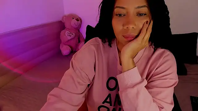 NicolePasqualott online show from November 17, 2025, 8:24 pm