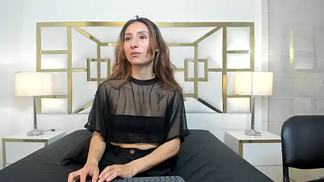 Snapshot of VivieneLuxe chatting on July 22, 2026, 4:14 am VivieneLuxe online show from July 22, 2026, 4:14 am