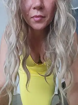 Snapshot of ArianaPeach chatting on June 23, 2026, 8:01 am ArianaPeach online show from June 23, 2026, 8:01 am