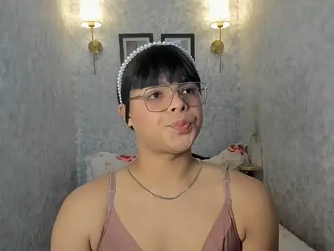 Snapshot of emily_rosue_ chatting on July 9, 2026, 4:35 am emily rosue online show from July 9, 2026, 4:35 am