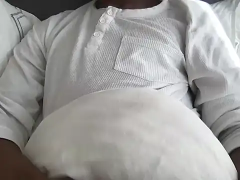 Snapshot of LeoneForYou chatting on August 6, 2026, 6:52 am LeoneForYou online show from August 6, 2026, 6:52 am