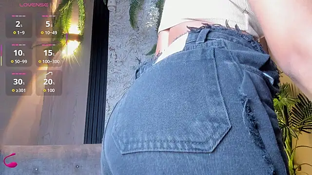 naia monte online show from July 31, 2026, 7:44 pm