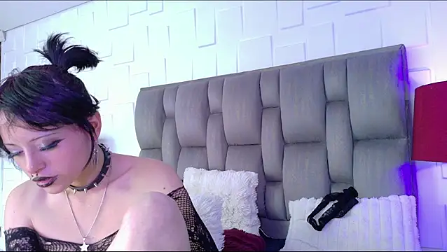 Snapshot of ViolettClay chatting on June 25, 2026, 5:18 pm ViolettClay online show from June 25, 2026, 5:18 pm