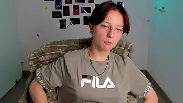 Dilara Kiss  online show from July 17, 2026, 5:15 am
