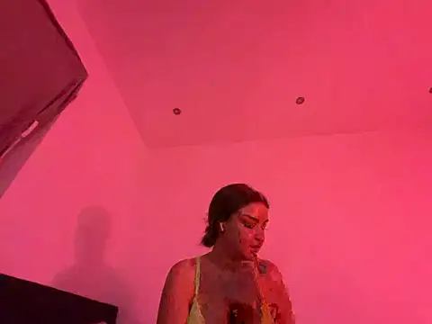 elina amara  online show from June 18, 2026, 10:04 pm