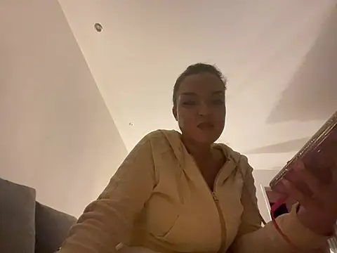 elina amara  online show from July 22, 2026, 8:33 pm