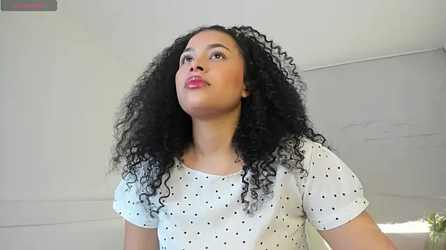 jadetorres  online show from June 25, 2026, 8:14 pm