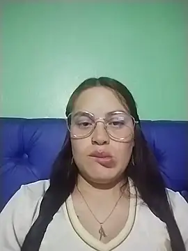 Snapshot of Emma-Stt chatting on June 17, 2026, 11:36 pm Emma-Stt online show from June 17, 2026, 11:36 pm