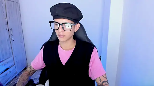 tylerrnova online show from July 5, 2026, 2:38 am