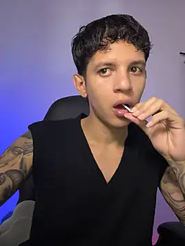 tylerrnova online show from June 25, 2026, 3:26 am