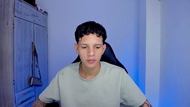tylerrnova online show from August 4, 2026, 3:22 am