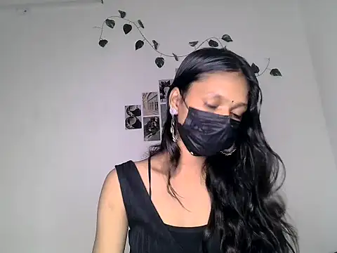 LILY HOTYY online show from August 7, 2026, 8:53 am