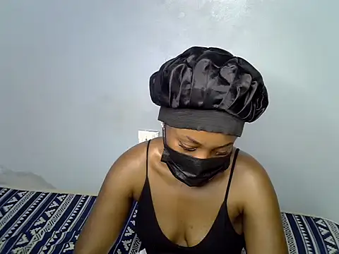 Snapshot of Dayanna_O chatting on June 22, 2026, 6:43 am Dayanna O online show from June 22, 2026, 6:43 am
