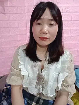 Snapshot of Em_xinh05 chatting on June 18, 2026, 1:38 pm Em xinh05 online show from June 18, 2026, 1:38 pm