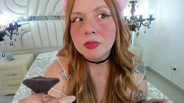 Snapshot of Paulette_roux chatting on June 29, 2026, 9:36 pm Paulette roux online show from June 29, 2026, 9:36 pm