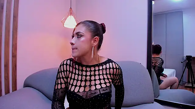 Snapshot of DarlyHooper__ chatting on June 19, 2026, 12:22 pm DarlyHooper online show from June 19, 2026, 12:22 pm