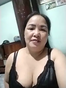 Snapshot of Naaya8109 chatting on July 9, 2026, 1:43 pm Naaya8109 online show from July 9, 2026, 1:43 pm