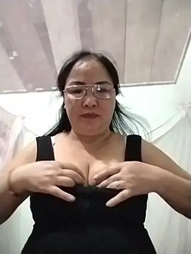 Snapshot of Naaya8109 chatting on June 27, 2026, 12:22 pm Naaya8109 online show from June 27, 2026, 12:22 pm