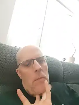 Snapshot of erer211 chatting on July 7, 2026, 1:47 pm erer211 online show from July 7, 2026, 1:47 pm