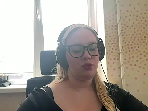 TashaDarm online show from July 6, 2026, 7:48 am