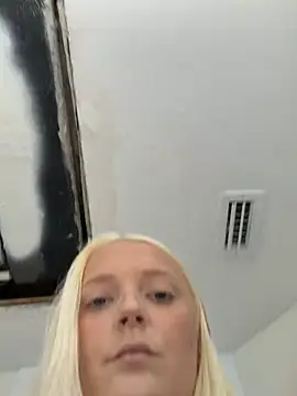 Snapshot of Blondebarbie21 chatting on June 22, 2026, 2:14 pm Blondebarbie21 online show from June 22, 2026, 2:14 pm