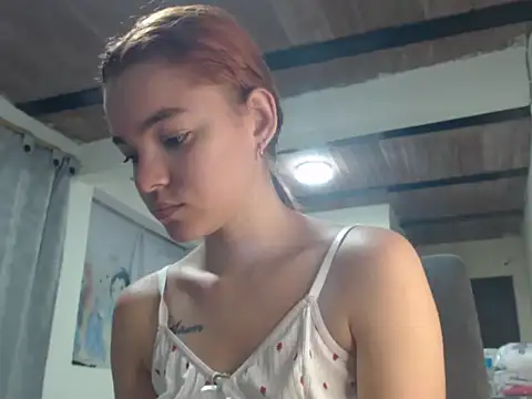 estrella-cutte online show from August 2, 2026, 6:12 am