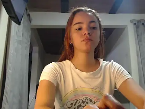 estrella-cutte online show from July 22, 2026, 5:04 pm