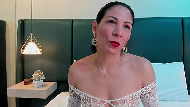 Snapshot of EliseBell chatting on July 2, 2026, 8:04 pm EliseBell online show from July 2, 2026, 8:04 pm