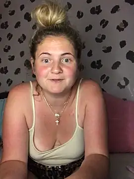 Juicy BabeXo online show from June 26, 2026, 10:37 pm