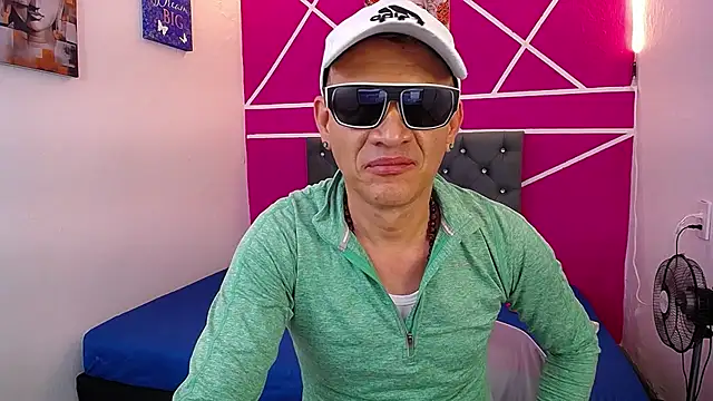 Snapshot of Cesirry_ chatting on July 14, 2026, 7:09 pm Cesirry online show from July 14, 2026, 7:09 pm