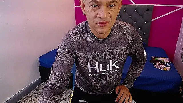 Snapshot of Cesirry_ chatting on July 18, 2026, 1:41 pm Cesirry online show from July 18, 2026, 1:41 pm