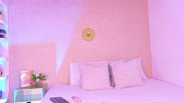 Snapshot of KarolinaReales_Pv chatting on August 4, 2026, 12:10 pm KarolinaReales Pv online show from August 4, 2026, 12:10 pm