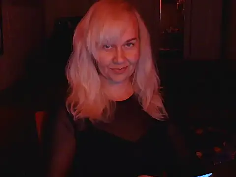Ravelynni online show from July 26, 2026, 4:03 pm