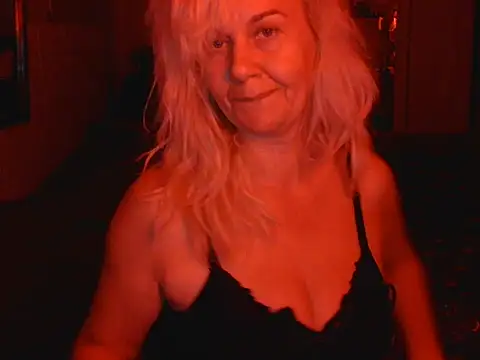 Ravelynni online show from July 27, 2026, 5:53 pm