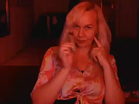 Ravelynni online show from July 29, 2026, 4:28 pm