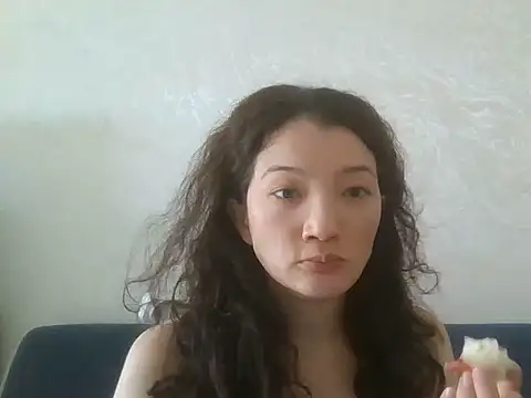 Snapshot of Calenyagi chatting on July 11, 2026, 5:30 am Calenyagi online show from July 11, 2026, 5:30 am