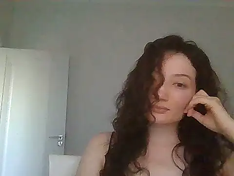 Snapshot of Calenyagi chatting on July 10, 2026, 2:28 pm Calenyagi online show from July 10, 2026, 2:28 pm