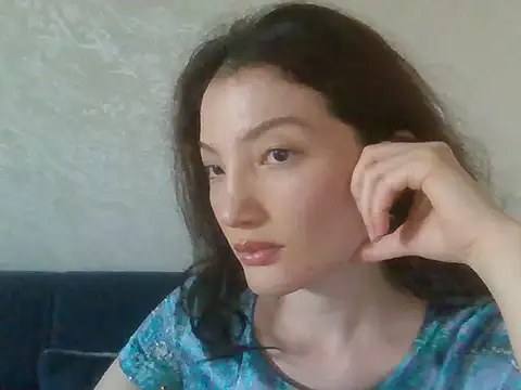 Snapshot of Calenyagi chatting on July 9, 2026, 2:16 pm Calenyagi online show from July 9, 2026, 2:16 pm