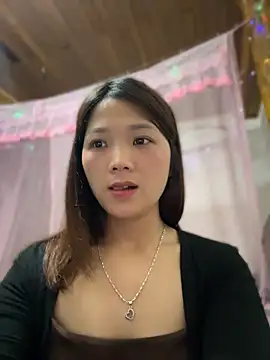 Snapshot of hhanni06 chatting on August 4, 2026, 1:37 pm hhanni06 online show from August 4, 2026, 1:37 pm
