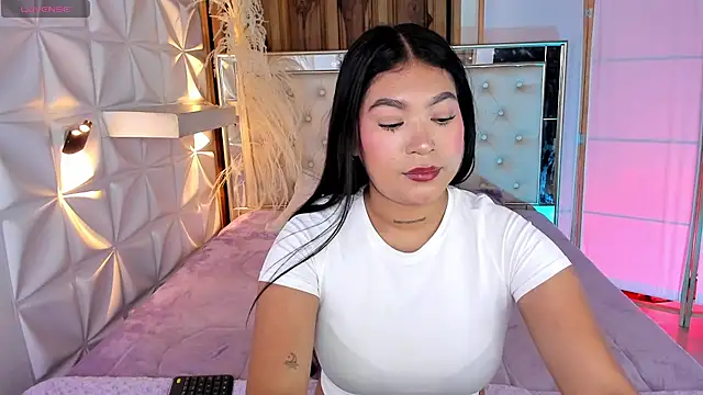Snapshot of miss_alice_jones chatting on August 9, 2026, 8:04 pm miss alice jones online show from August 9, 2026, 8:04 pm