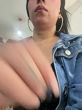 Snapshot of LilacNoir chatting on August 3, 2026, 4:02 pm LilacNoir online show from August 3, 2026, 4:02 pm