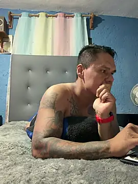 LatinoLeones online show from August 5, 2026, 4:39 am