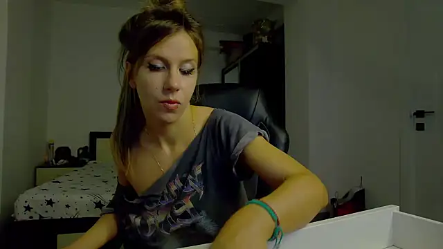 Snapshot of DedeSibel chatting on May 23, 2026, 3:33 pm DedeSibel online show from May 23, 2026, 3:33 pm