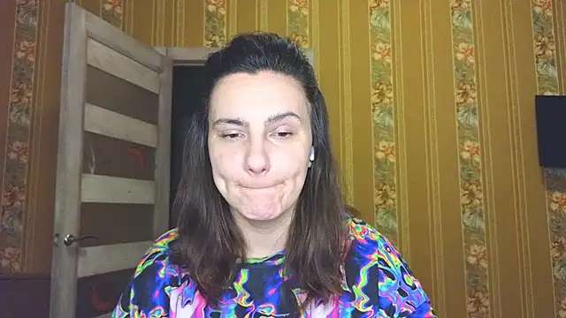 Snapshot of lil_smile chatting on June 21, 2026, 7:19 pm lil smile online show from June 21, 2026, 7:19 pm