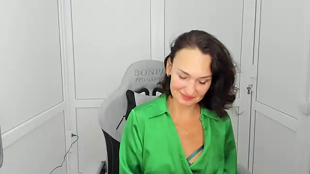 Snapshot of OliviaKateee chatting on August 5, 2026, 6:29 am OliviaKateee online show from August 5, 2026, 6:29 am