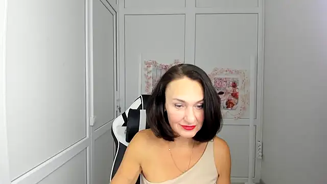 Snapshot of OliviaKateee chatting on July 15, 2026, 12:23 pm OliviaKateee online show from July 15, 2026, 12:23 pm