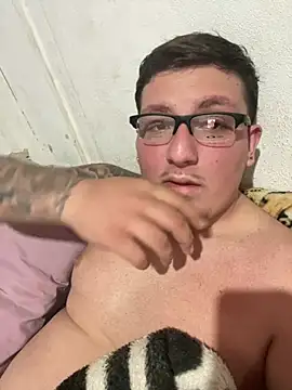 luisinnnnnn online show from July 15, 2026, 3:24 am