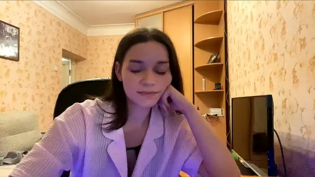 Snapshot of komerialimoros chatting on July 8, 2026, 7:47 pm komerialimoros online show from July 8, 2026, 7:47 pm